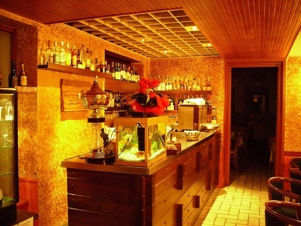 Grand Hotel Ala Di Stura Bagian luar foto