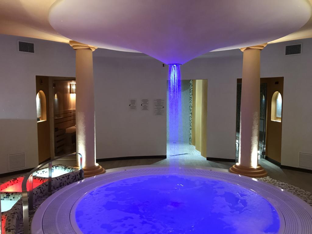 Grand Hotel Ala Di Stura Bagian luar foto