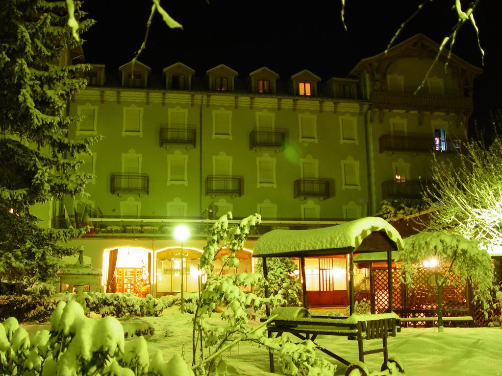 Grand Hotel Ala Di Stura Bagian luar foto